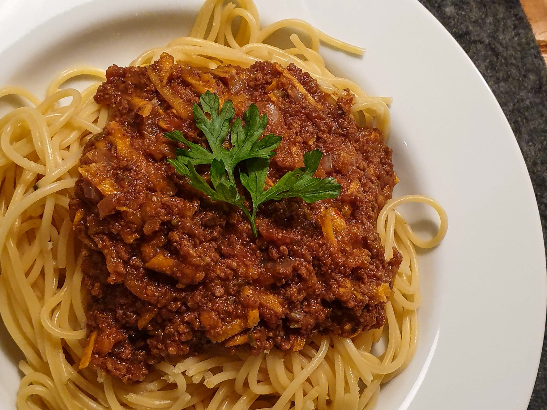 Bolognese aus dem Ofen mit Süßkartoffel und einem Schuss Rotwein ...